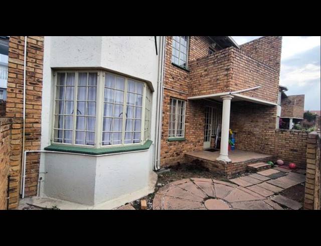 2 BEDROOM TOWNHOUSE FOR SALE IN NEW REDRUTH